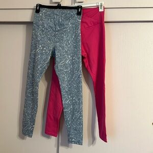 Danskin Cropped Leggings Cross Front Waistband